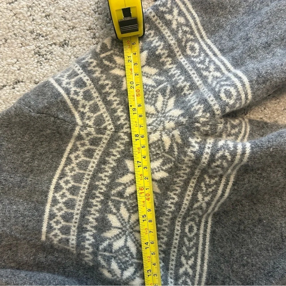 J.Crew men’s wool cardigan size  M good used condition back has a couple flaws - Picture 8 of 8